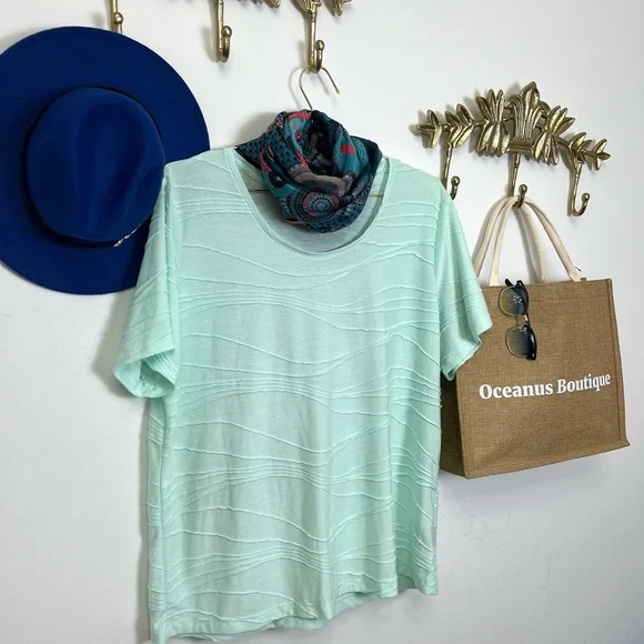 Light minty aqua textured short sleeve top rayon blend 2X - Picture 3 of 3